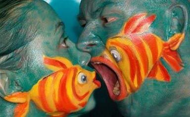 painted-face-fish-optical-illusion2.jpg